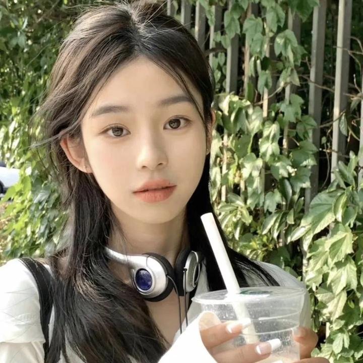 蒙娜丽莎与血月亮